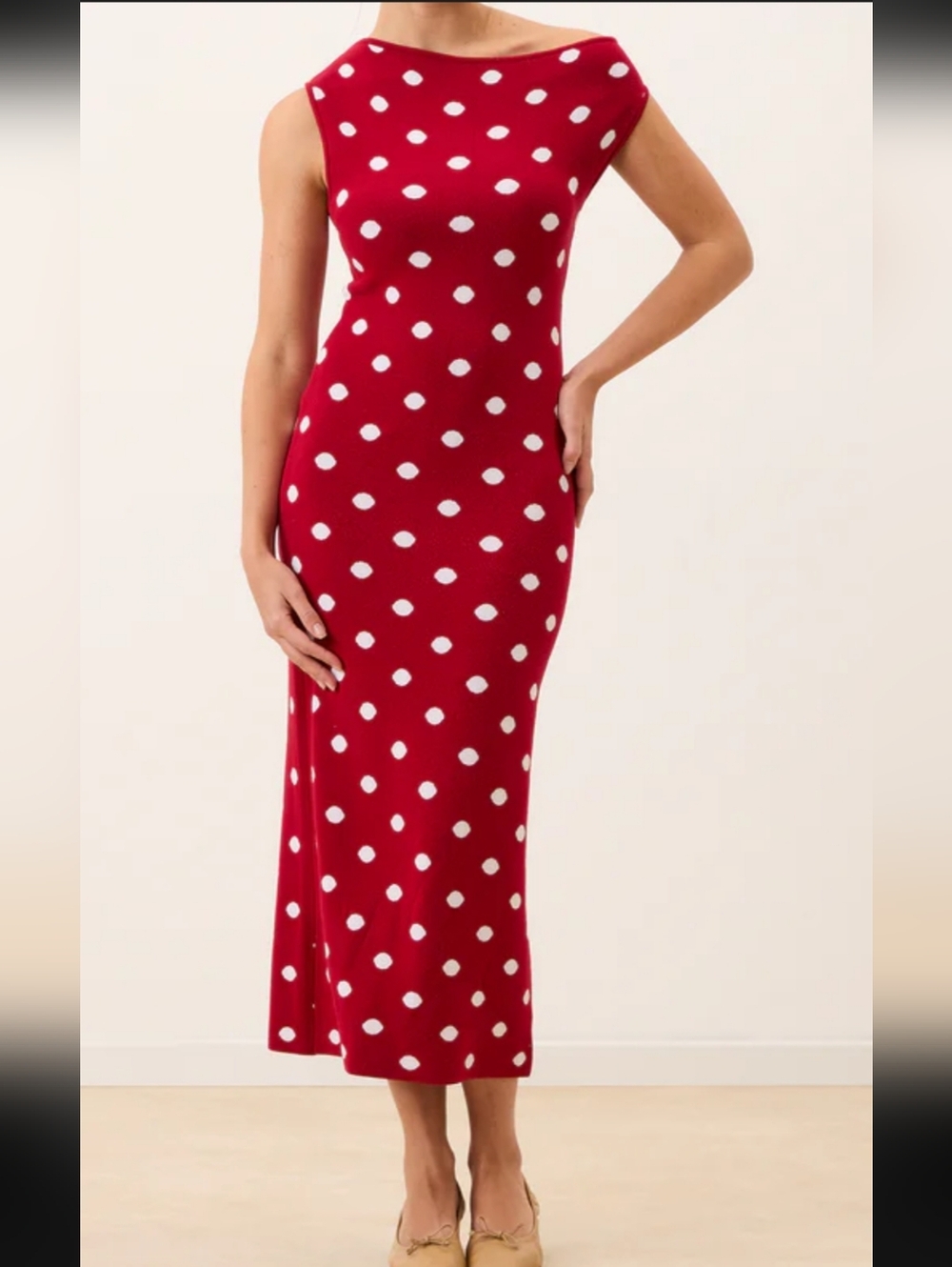 Talia red white dress M sleeveless polka dots. 🌹 body-con style low neck